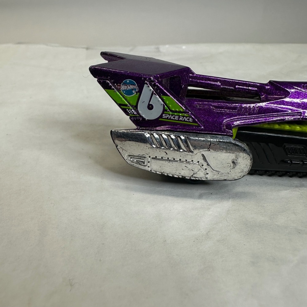Hot Wheels Tread Air Space Race Purple Green Diecast Tank Car 2009 Mattel 1186 - Picture 2 of 7